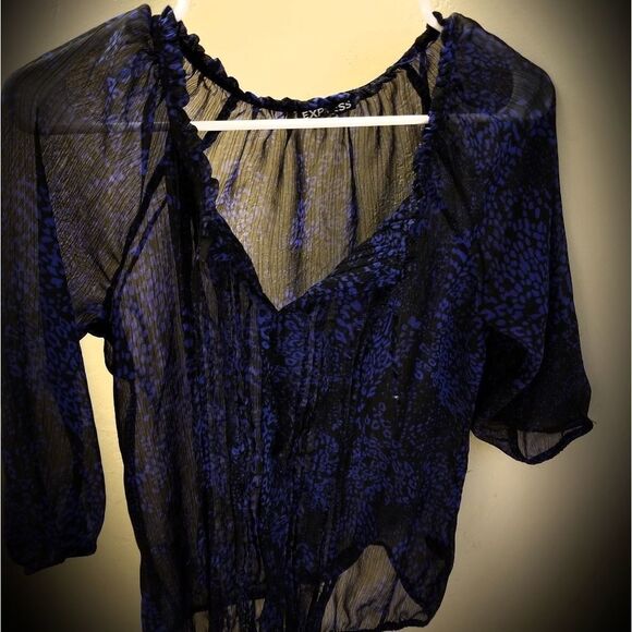 $7 or 3/$15 Express top - Picture 1 of 3